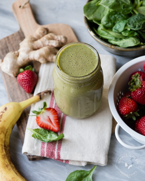 Whole30-Smoothie-Strawberry-Ginger-Zinger