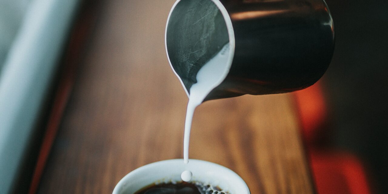 14 Keto Coffee Creamer Brands (Dairy and Non-Dairy Options)